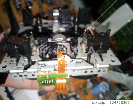 Tape pulling mechanism of the cassette deck. tape recorder 124728366