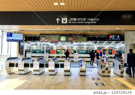 大阪環状線、弁天町駅新駅舎の内回り口改札 124729124