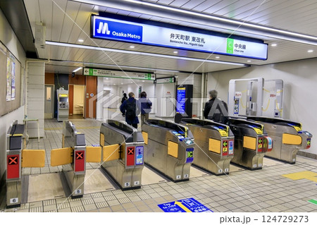 大阪メトロ、弁天町駅の東改札口 大阪メトロ、弁天町駅の東改札口 124729273