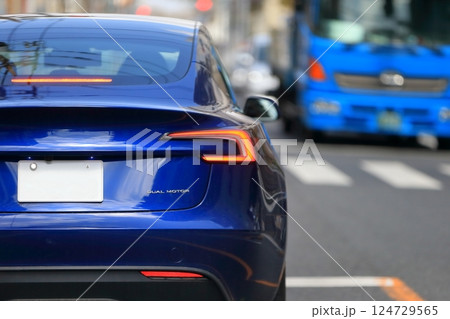 車のテールランプ 124729565