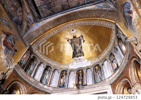 世界遺産　サンマルコ寺院の内部　ベネチア　イタリア　ヨーロッパ 124729853