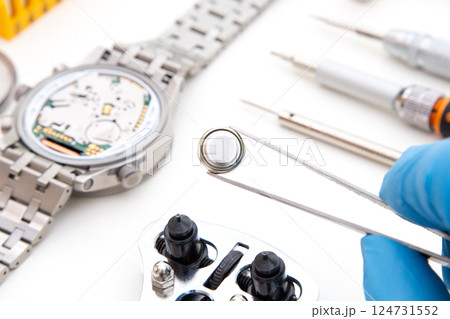 腕時計の電池交換 124731552