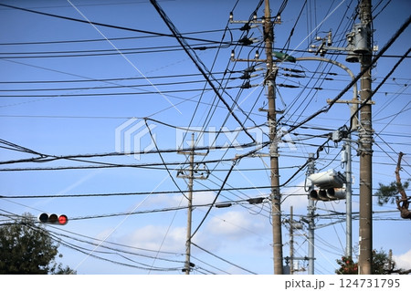 電線と電信柱 電線と電信柱 124731795