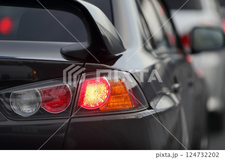 車のテールランプ 車のテールランプ 124732202