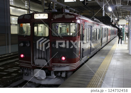 冬の北しなの鉄道115系電車(ワンマン運転:長野⇔妙高高原) 冬の北しなの鉄道115系電車(ワンマン運転:長野⇔妙高高原) 124732458