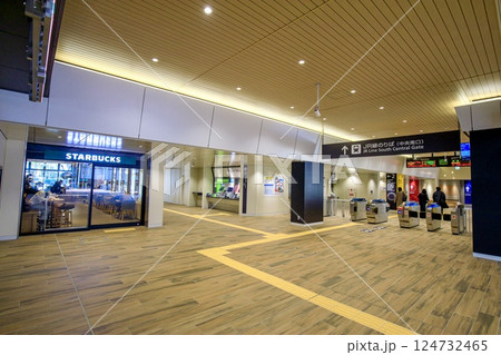 大阪環状線、弁天町駅新駅舎の中央南口改札 大阪環状線、弁天町駅新駅舎の中央南口改札 124732465