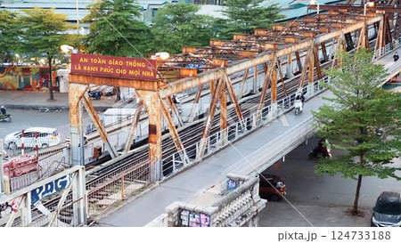 ベトナム ハノイ ロンビエン橋 124733188