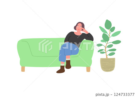 ソファーにくつろぐ女性 ソファーにくつろぐ女性 124733377