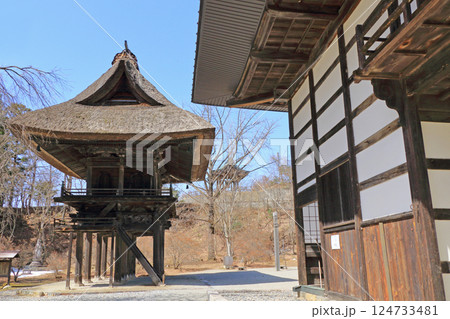 信濃大町　早春の霊松寺 124733481