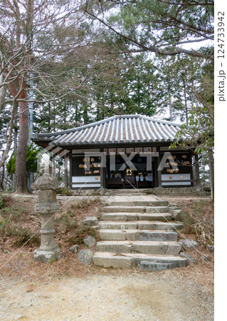 兵庫県豊岡市城崎温泉の温泉寺奥の院 124733942