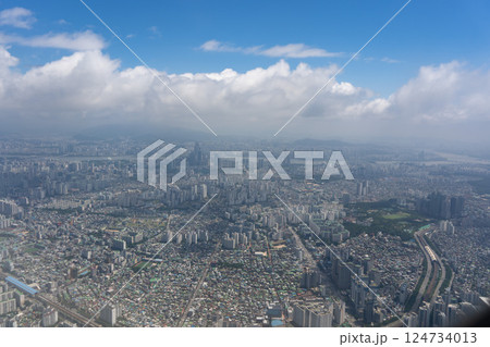 ハン川とソウルの調和した都市景観 ハン川とソウルの調和した都市景観 124734013