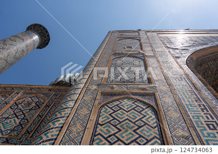 ウズベキスタンの壮麗なモスクと歴史的文化遺産 124734063