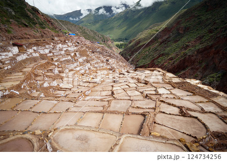 神秘的なペルーの棚田の塩田、マラス塩田 124734256