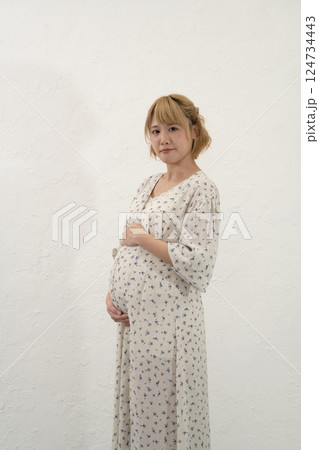 妊婦 マタニティ 妊娠後期 124734443