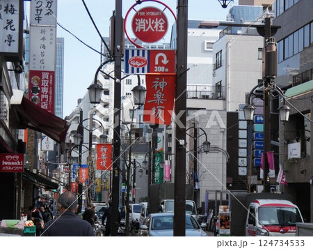 【東京・神楽坂】神楽坂通り 【東京・神楽坂】神楽坂通り 124734533