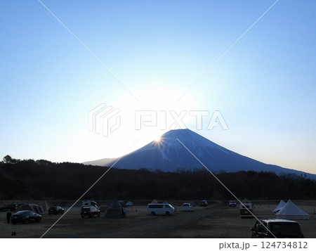 静岡県　朝霧ジャンボリーオートキャンプ場からの朝日　3月 124734812