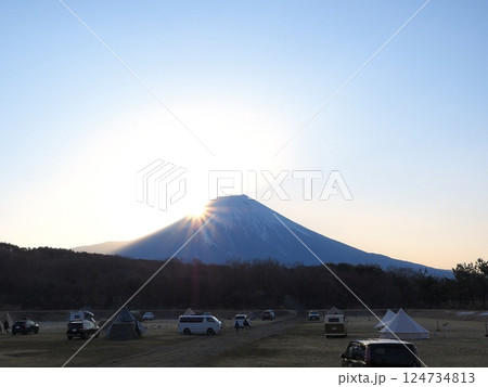 静岡県　朝霧ジャンボリーオートキャンプ場からの朝日　3月 124734813