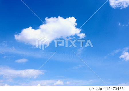 春の青空と白い雲 春の青空と白い雲 124734824