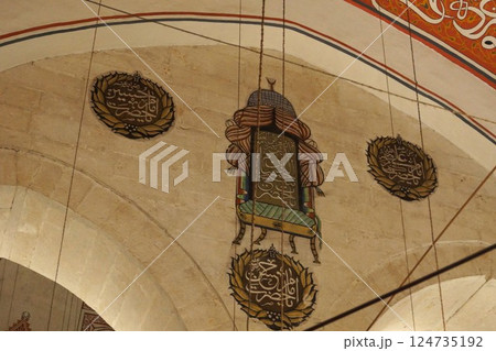 トルコ コンヤのメヴラーナ博物館 霊廟の内部 トルコ コンヤのメヴラーナ博物館 霊廟の内部 124735192
