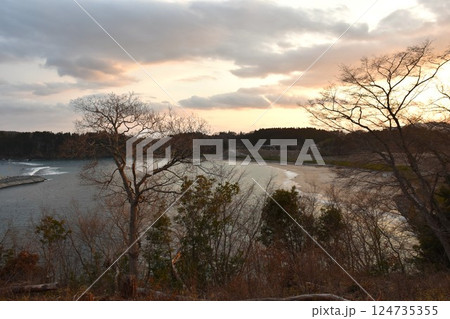 気仙沼大島　自然の小径遊歩道夕暮れ 124735355