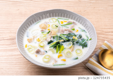 鶏肉とほうれん草のミルクスープ 124735435