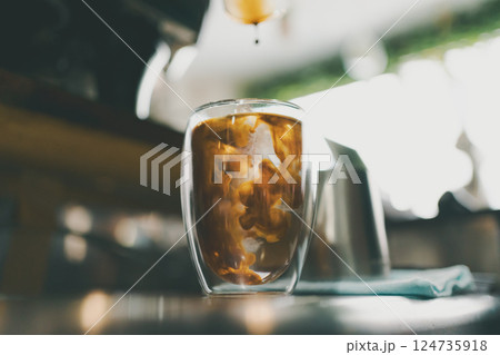 coffee shop coffee shop 124735918
