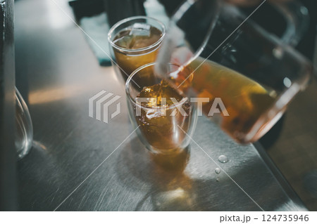 coffee shop 124735946