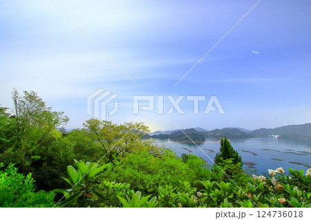 月あかりに浮かぶ 春の瀬戸内風景 124736018