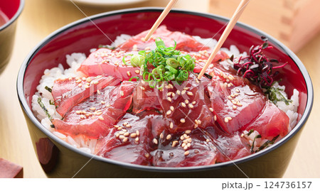 マグロの漬け丼 124736157