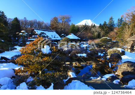 忍野村雪景色 124736464