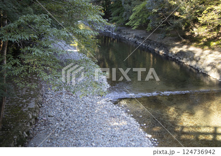 伊勢神宮内宮 五十鈴川 124736942
