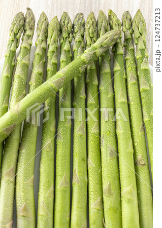 北海道の新鮮で美味しいアスパラ 124737213