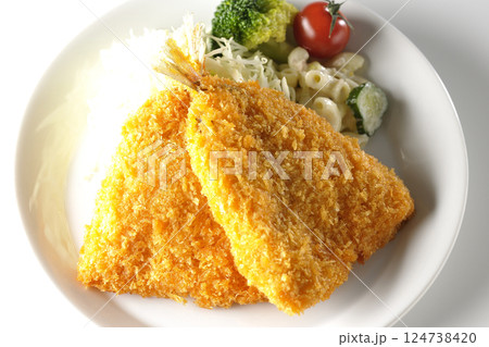 鯵のフライを白背景で撮影 124738420