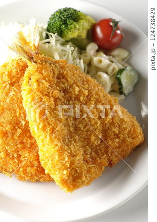 鯵のフライを白背景で撮影 124738429
