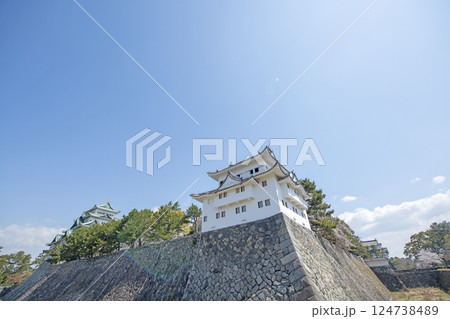 春の名古屋城 124738489