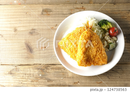 鯵のフライを俯瞰で撮影 鯵のフライを俯瞰で撮影 124738563