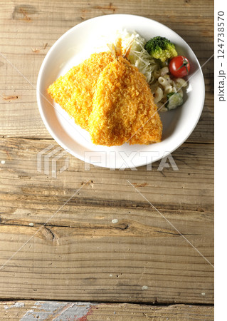 鯵のフライを俯瞰で撮影 124738570