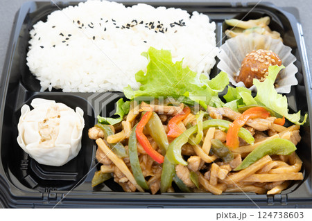 おいしい中華料理、チンジャオロース弁当 124738603