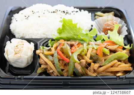 おいしい中華料理、チンジャオロース弁当 124738607