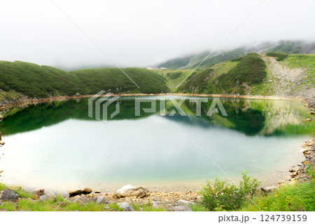 室堂平のミクリガ池 北アルプス剱岳登山 室堂平のミクリガ池 北アルプス剱岳登山 124739159