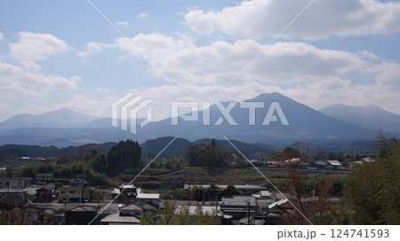 宮崎県小林市から見た霧島連山 宮崎県小林市から見た霧島連山 124741593