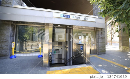 東京メトロ千代田線の乃木坂駅2番出入口、エレベーターが設置 124741689