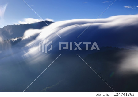 神秘的な雲海 神秘的な雲海 124741863