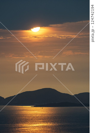 THAILAND PATTAYA KO LAN ISLAND SUNSET THAILAND PATTAYA KO LAN ISLAND SUNSET 124742194