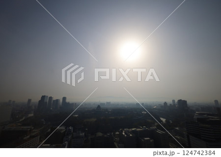 大阪、黄砂、中国からの黄砂、3月、春をつげる黄砂、大阪城、大阪の街に黄砂、黄砂が日本にやってくる 大阪、黄砂、中国からの黄砂、3月、春をつげる黄砂、大阪城、大阪の街に黄砂、黄砂が日本にやってくる 124742384