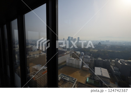 大阪、黄砂、中国からの黄砂、3月、春をつげる黄砂、大阪城、大阪の街に黄砂、黄砂が日本にやってくる 大阪、黄砂、中国からの黄砂、3月、春をつげる黄砂、大阪城、大阪の街に黄砂、黄砂が日本にやってくる 124742387