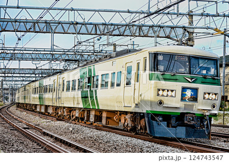 東海道本線の湘南ライナー 124743547