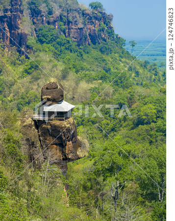 タイ・森林の断崖に建つ仏教寺院 / Wat Phu Tok, Bueng Kan, Thailand 124746823