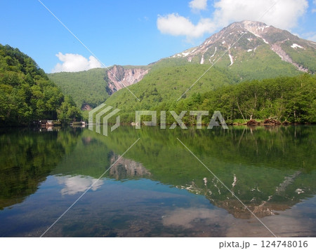 水面に移る北アルプス 124748016