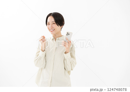 女性　スマートフォン　スマホ 124748078
